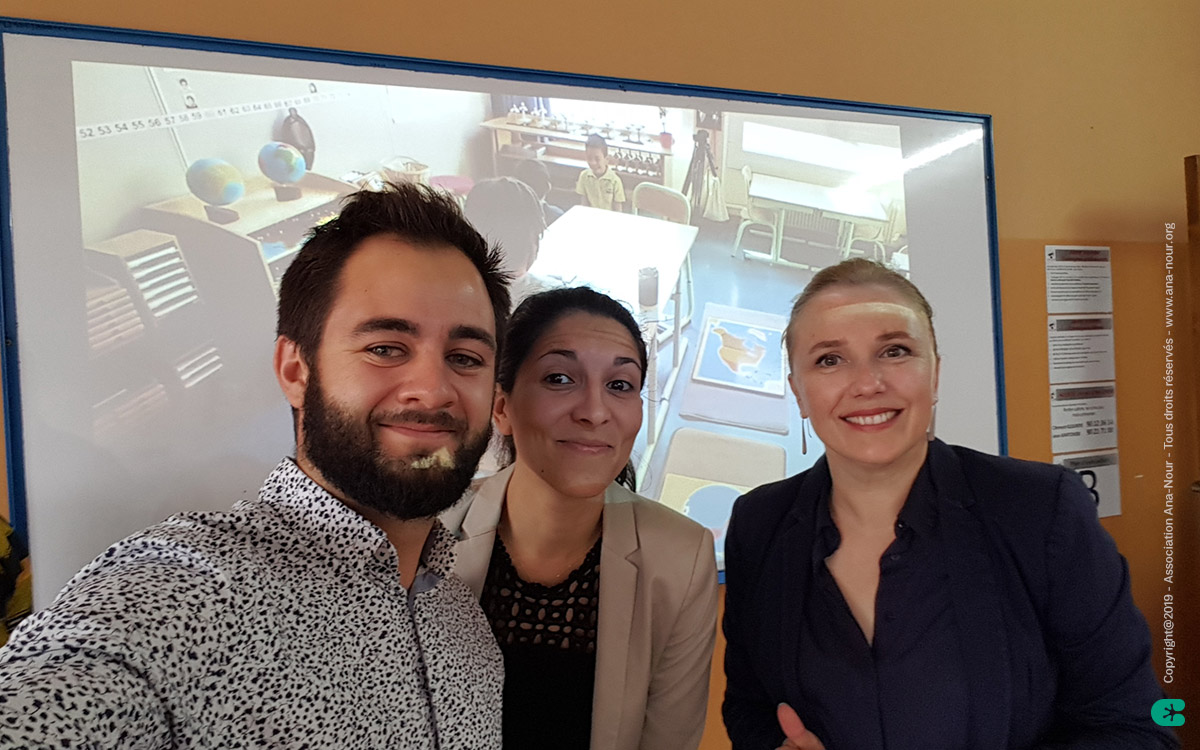 Pierre, Océane et Stéphanie, ouvrent la première cession de formation pour une pédagogie plus axée sur l'autonomie des enfants à Lomé.