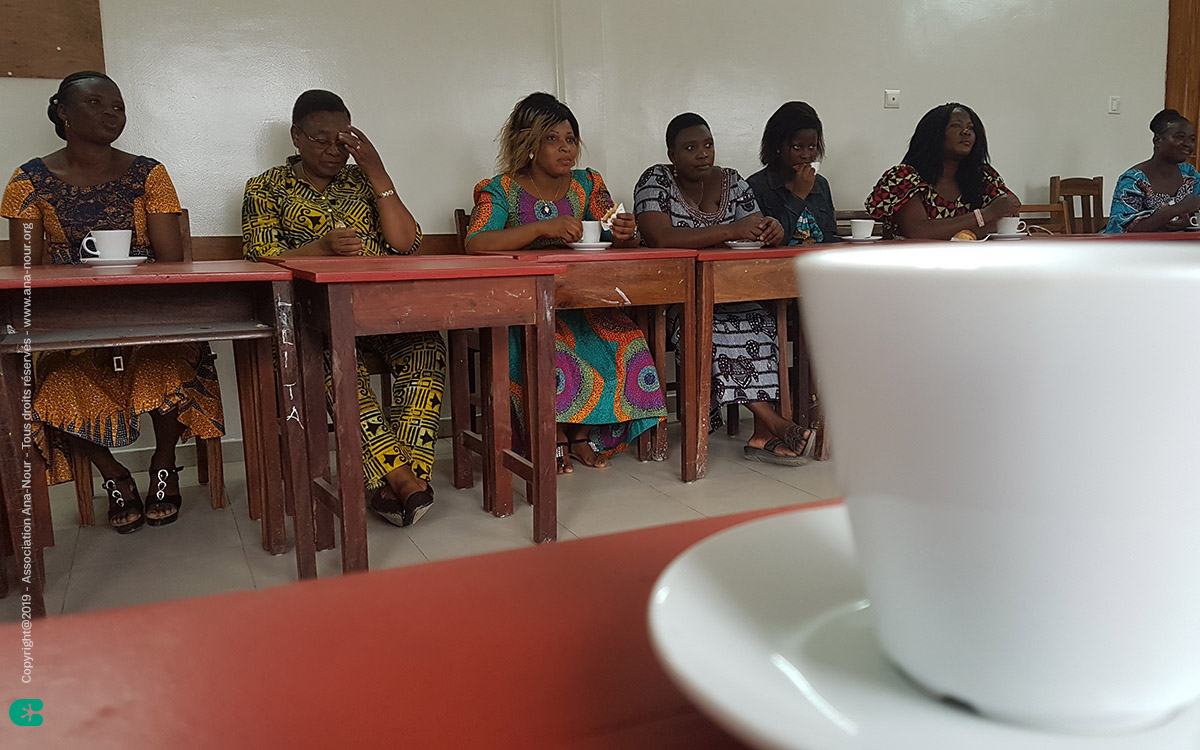 Ana-Nour-formation-Jour1-Aout2019-2 Premiers moments de rencontre avec les enseignants togolais autour d'un petit café de bienvenue.