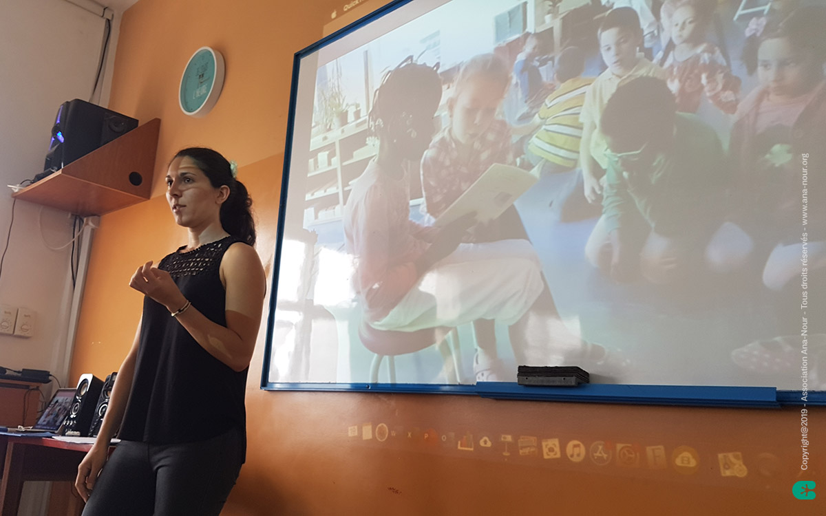 Ana-Nour-formation-Jour1-Aout2019-3 Océane détaillant les fondamentaux de cette démarche pédagogique respectant les "Lois Naturelles de l'Enfant"