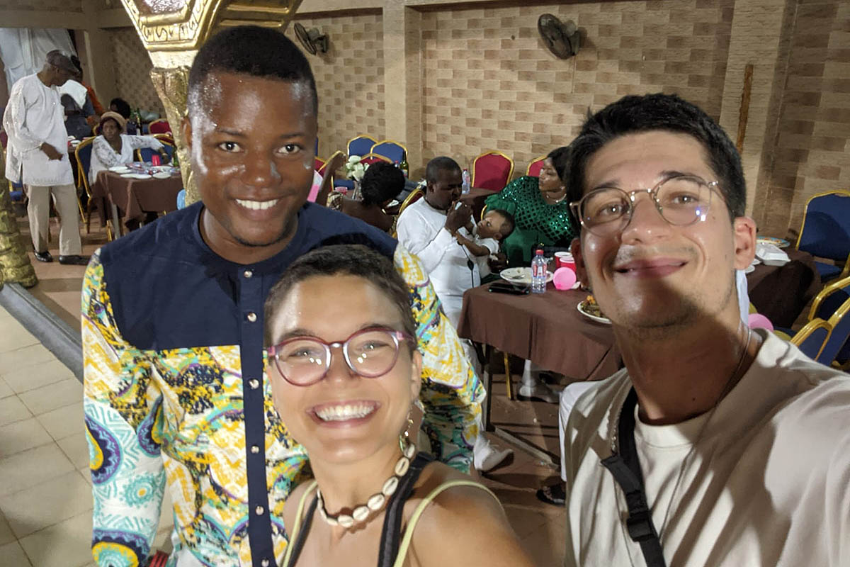 Les-nouveaux-services-civiques- Marie, Adrien et Soké : une partie de l'équipe Ana-Nour Togo