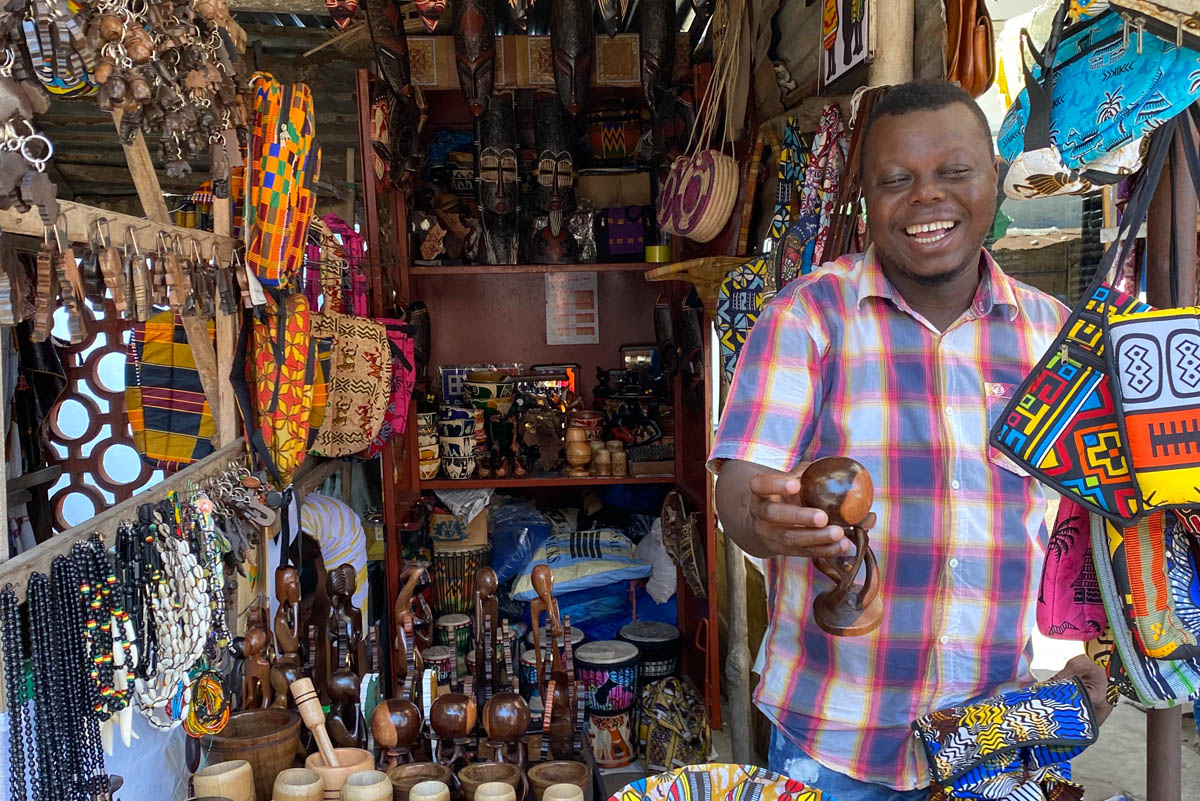 Association Ana-Nour : une journée au marché de Lomé